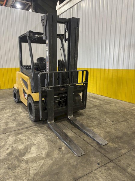 11,000 LBS CAT MODEL #2ET11000 ELECTRIC FORKLIFT, NEW 2020: STOCK #22688