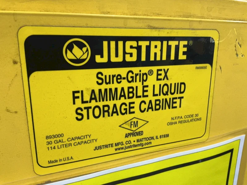 JUSTRITE 30 GALLONS  / 43" X 18" X 45" FLAMMABLE CABINET  -  89300