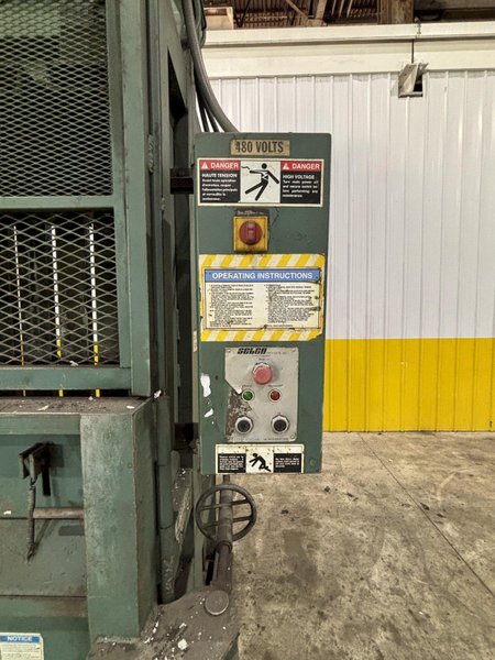 72&quot; X 40&quot; X 48&quot; SELCO VS-6 VERTICAL HYDRAULIC BALER: STOCK# 4091