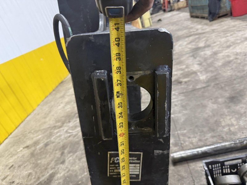 30,000 LBS SUPERIOR FAB MODEL #98-105-617 FORKLIFT MAST: YOBRO #23993