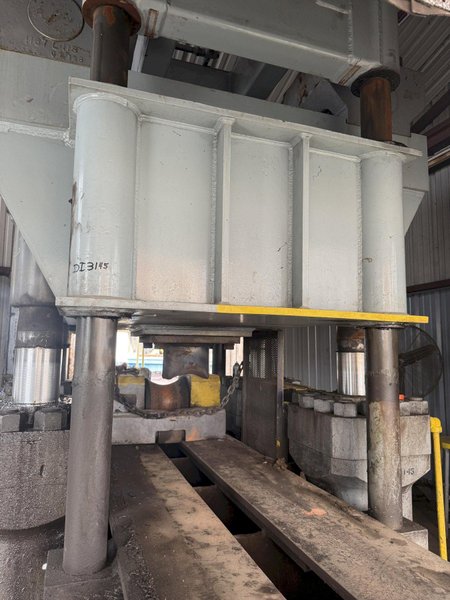 2000 TON HEAVY DUTY 4-POST HYDRAULIC PRESS, USED FOR STRAIGHTENING PIPE &amp; BAR: YOBRO #25137
