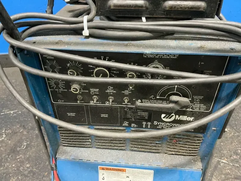 MILLER 250 A WELDER  -  SYNCROWAVE 250