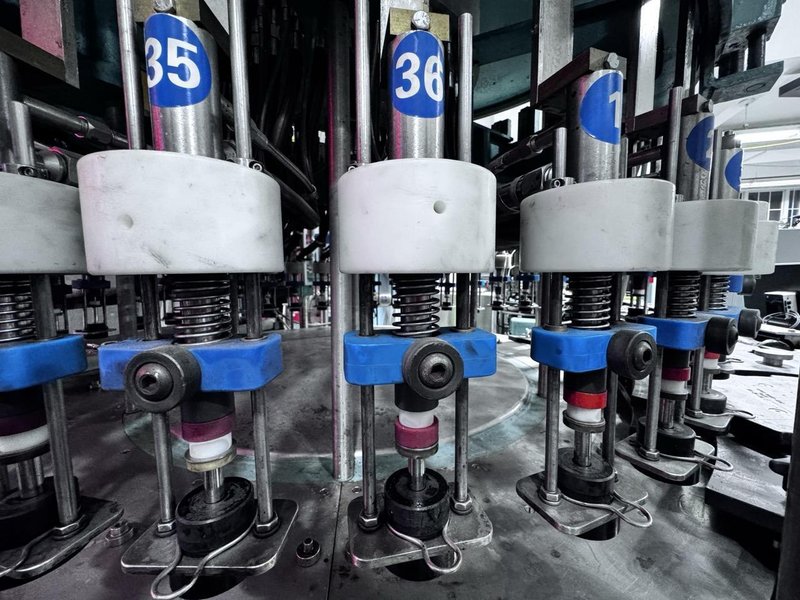 US Bottlers Gravity Vacuum 36 Head Rotary Bottle Filler- 100, 200, and 350ml Change Parts, Previous Use Liquor