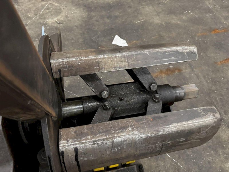 1,000 LB X 12" AMERICAN MODEL #60 PULL OFF COIL REEL UNCOILER : YOBRO #23925