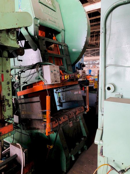 250 TON VERSON 12 F OBG INCLINED GAP FRAME PRESS. STOCK # 0507719