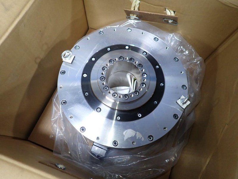 YASKAWA ELECTRIC AC SERVO MOTOR  -  SGMCS-80M3A31