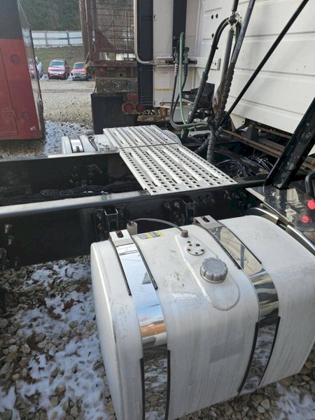 2015 Volvo VNL Day Cab – D11 Engine, Volvo ATO I-Shift Auto