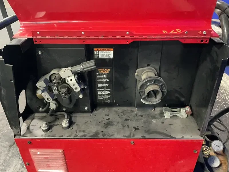 LINCOLN ELECTRIC 250 A WELDER  -  POWER MIG 255