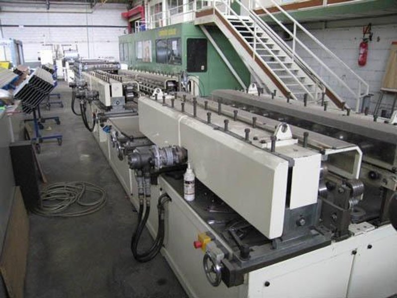 Jensen - rollforming - Sandwichpanel for industr. sectional gates