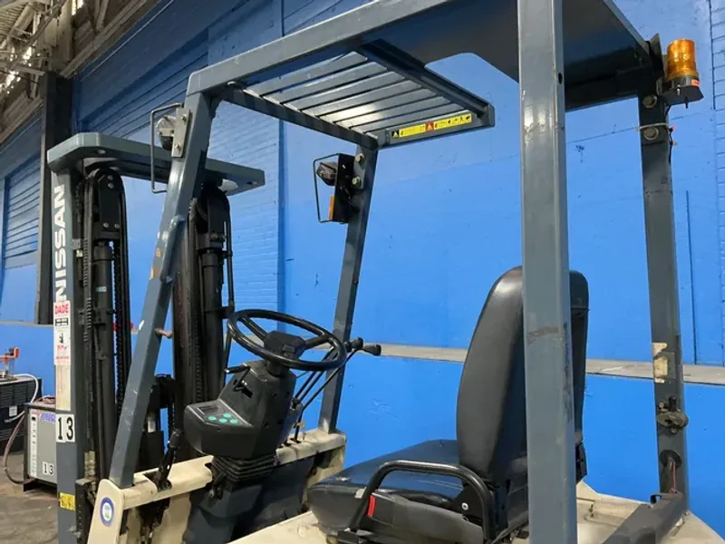Nissan 2350 Lbs Electric Forklift - Cspo1l5s