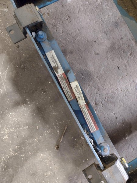 3,000 LBS X 48" X 48" ROTO-MAX HYDRAULIC SCISSOR LIFT TABLE W/ ROTARY LEWCO ROLLER CONVEYOR TOP, 110 VOLT: STOCK #20876