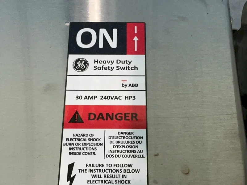 GENERAL ELECTRIC SAFETY SWITCH  -  TH2221SS