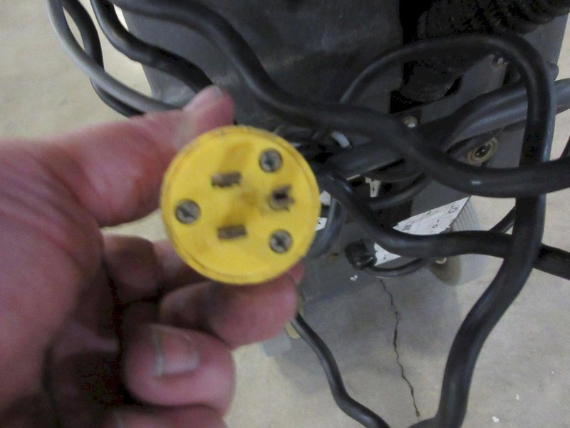 Euroclean Xtrac 12" Carpet Cleaner with Wand Attachment- Auction Item