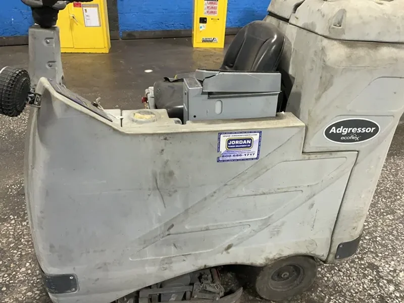 ADVANCE 24" FLOOR SCRUBBER  -  X3220C