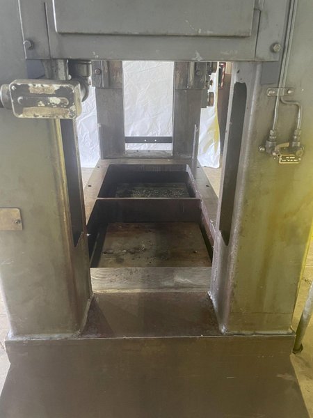 200 TON CLEARING MODEL S2-200-72-36 STRAIGHT SIDE SSDC STAMPING PRESS, 12" STROKE: STOCK #12979