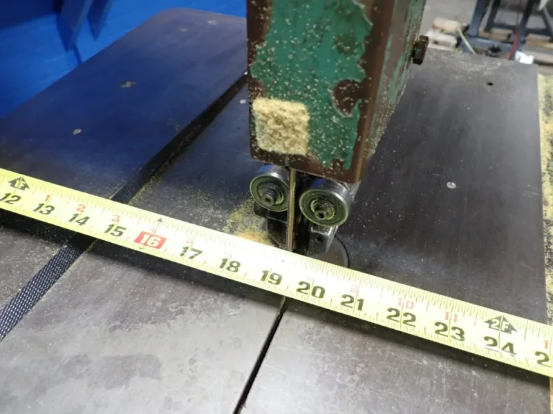 19" THROAT VERTICAL BAND SAW
