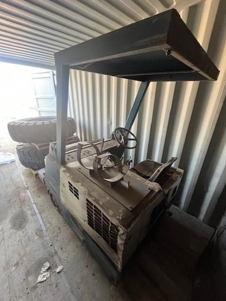 TENNANT SWEEPER STOCK # 3834