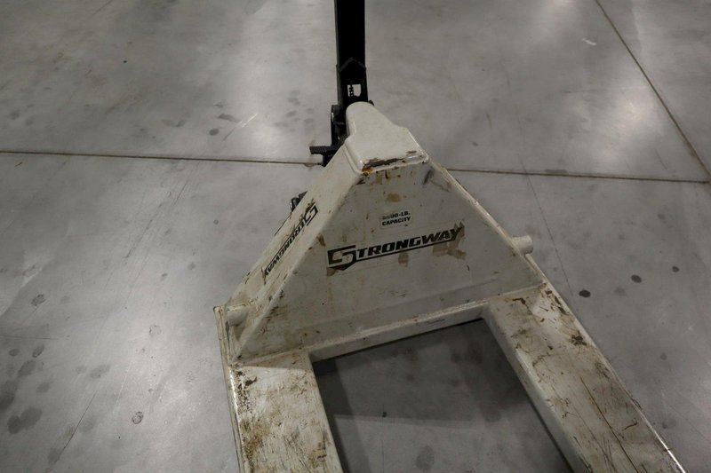 Strongway Standard Fork Pallet Jack  14.5" Between Fork x 48" Length, 5500 lb Capacity- Auction Item