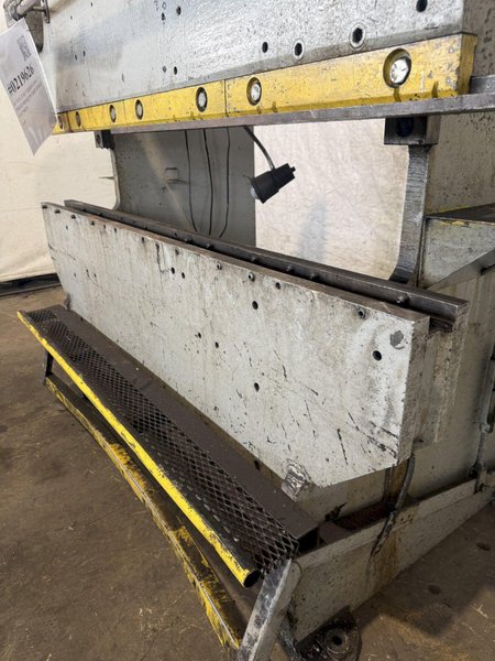 45 TON X 66" VERSON 2050 PRESS BRAKE W/ DIES. STOCK # 0219626.
