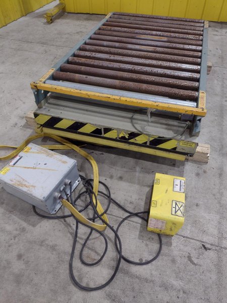 3500 LB X 60" X 36" SOUTHWORTH HYDRAULIC SCISSOR LIFT TABLE WITH ROLLER TOP: STOCK #20930