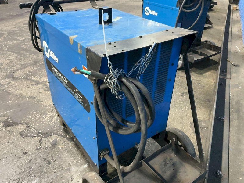 MILLER 250 A WELDER   -  SYNCROWAVE 250