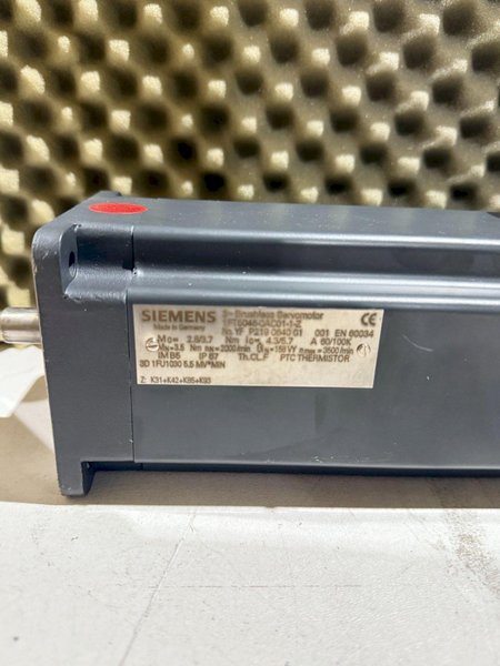 SIEMENS 1FT5046-0AC01-1-Z SERVO MOTOR  NEW