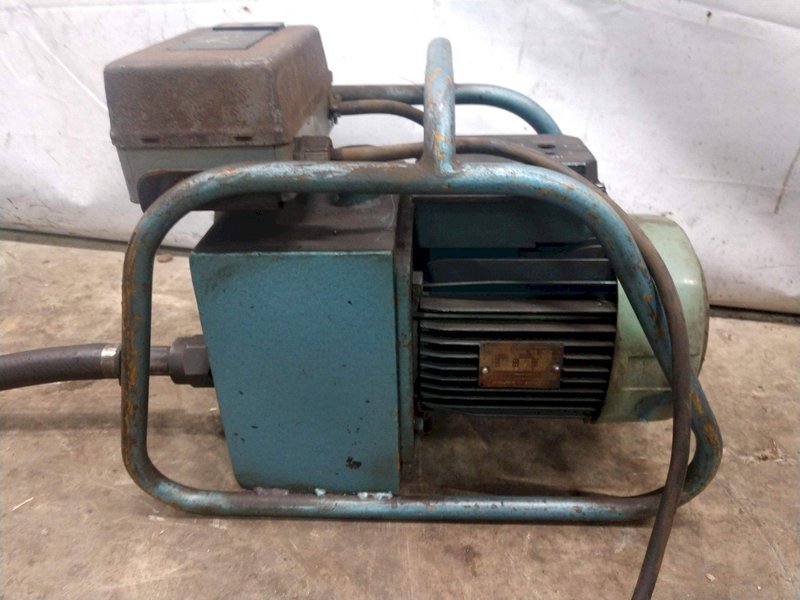 35 TON CLEVELAND PORTABLE HYDRAULIC PUNCH WITH POWER UNIT: STOCK #12521