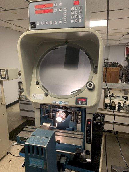 14&quot; DELTRONIC Model DH14 Bench Top Optical Comparator