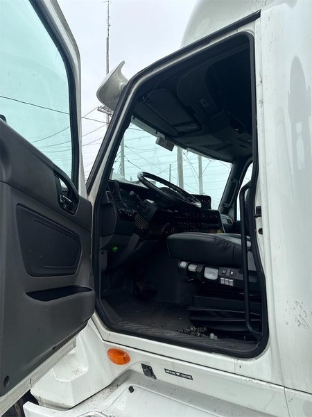 2023 International LT62F 3HSDZAPR2PN493299