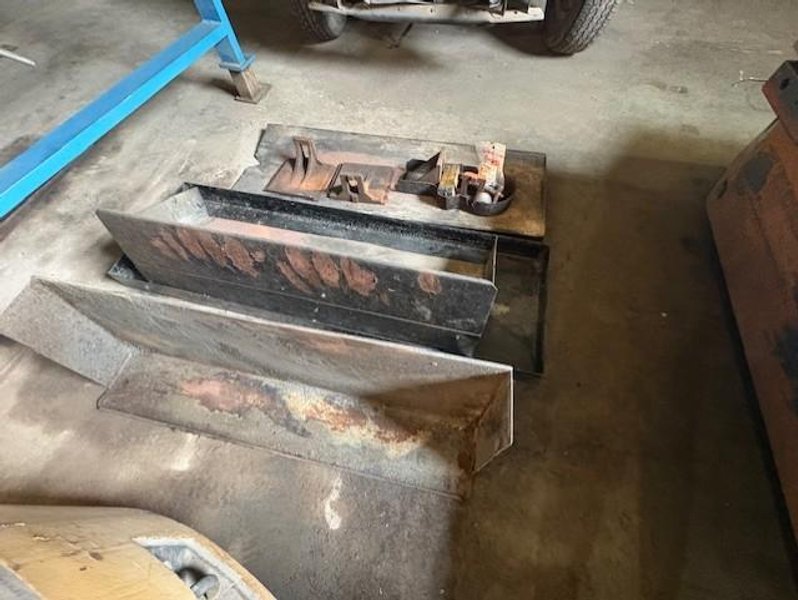 18" X 22" MARVEL 8 MARK 2 VERTICAL BAND SAW STOCK# 4086