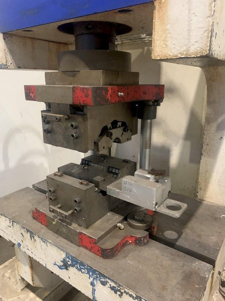 MANCHESTER 7.5 HP VERTICAL CRIMPER W/ DIES. STOCK # 1271723.