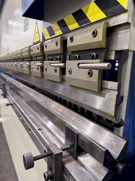 140 TON X 10'5" BAILEIGH HYDRAULIC BRAKES PRESS: STOCK #81111