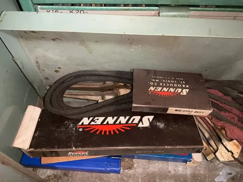 17" X 16" X 31" HONE CABINET