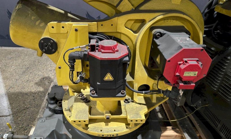 FANUC R-2000IB/210F + R30IB ROBOT ARM AND CONTROL CABINET USED