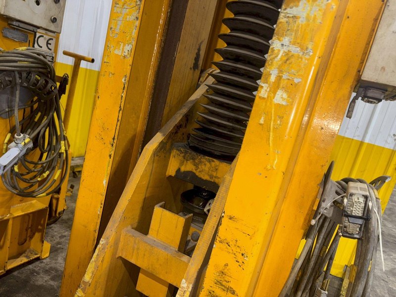 (4) 20 TON (160,000 LBS TOTAL) RAILWAY / NEUERO HEAVY DUTY MOBILE VERTICAL LIFT JACKS: YOBRO #23870