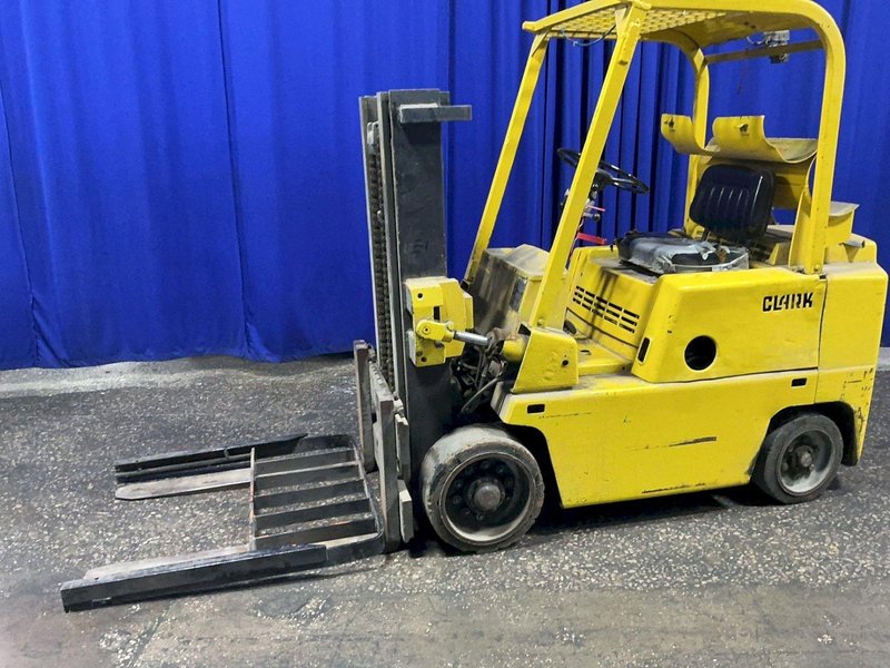 CLARK EQUIPMENT 6000 LBS PROPANE FORKLIFT  -  C500 600