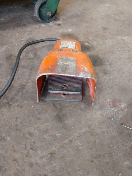 RIDGID 300 &amp; 925 PORTABLE PIPE GROOVER WITH TOOL BOX BENCH: STOCK #13035