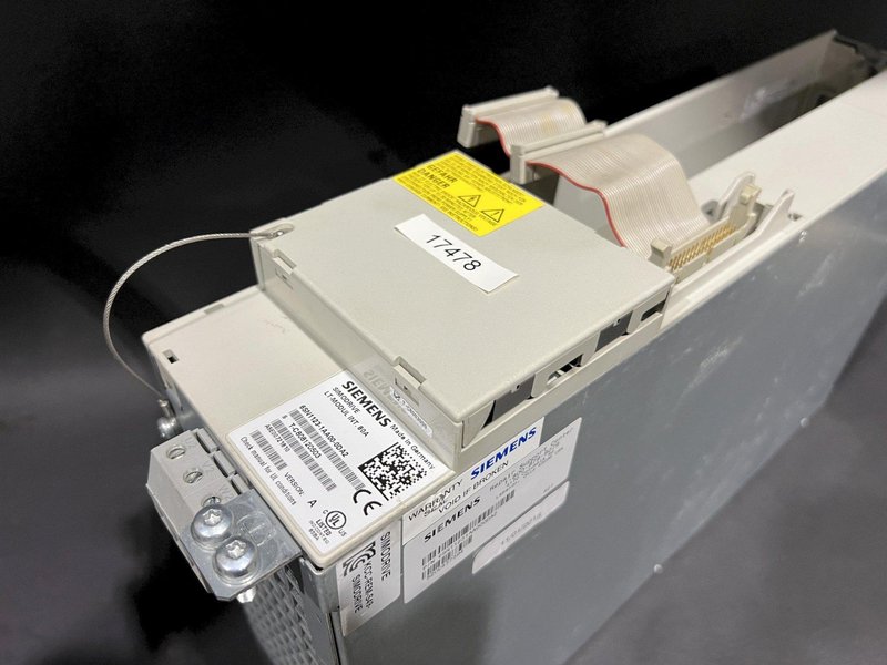 Siemens Simodrive CNC Servo Drive Unit 6SN1123-1AA00-0DA2
6SN11231AA000DA2