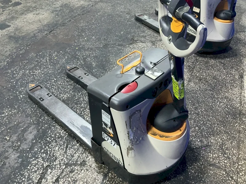 CROWN 4500 LBS ELECTRIC PALLET JACK  -  WP3035-45