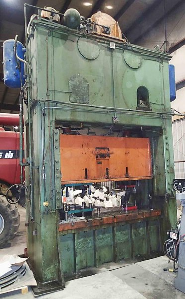 250 Ton Verson Model 250-S2-96 Straight Side Press- 42″ x 96″ Bed, 14″ Stroke, 24″ Shut