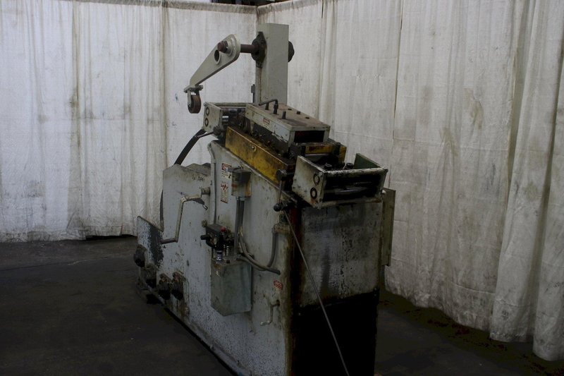 4000 LB JACO COIL CRADLE &amp; STRAIGHTENER: STOCK #75040