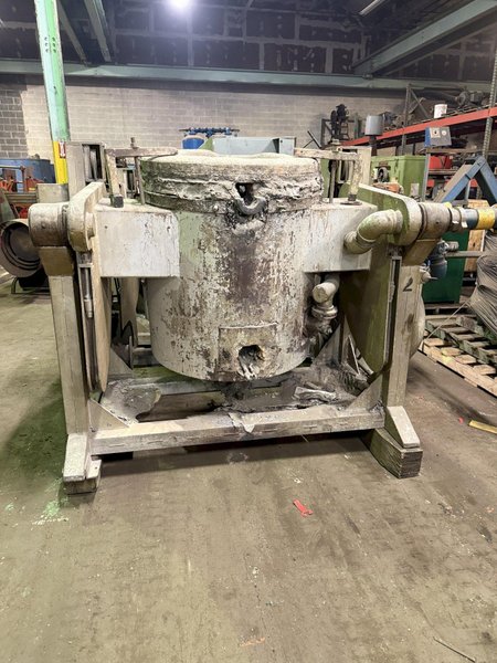 Lindberg model 61-mnp-400-g 400# gas fired motorized nose pour furnace with gas system and blower and controls