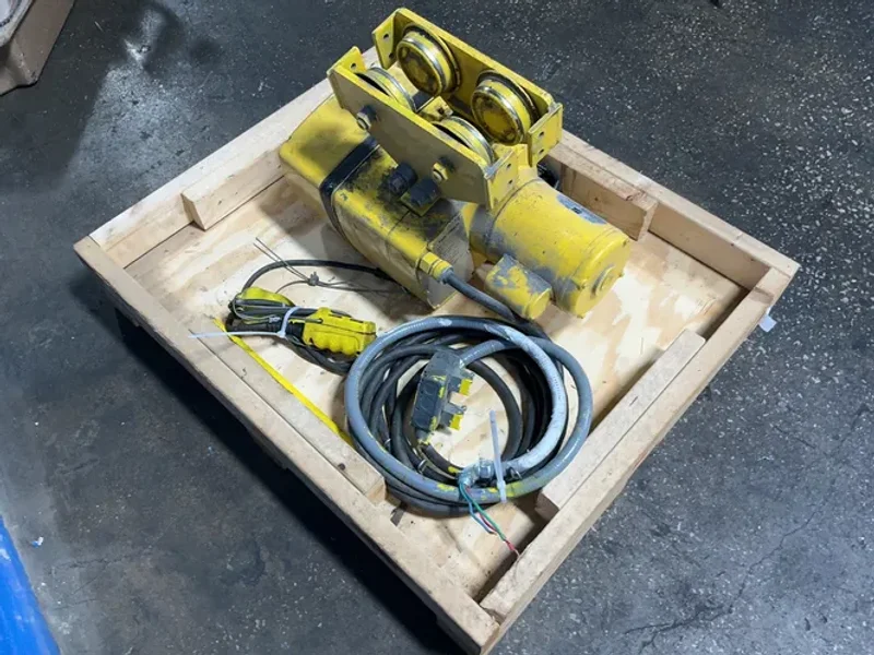 YALE 1000 LBS CHAIN HOIST   -  KEL1/2-10LG15S1