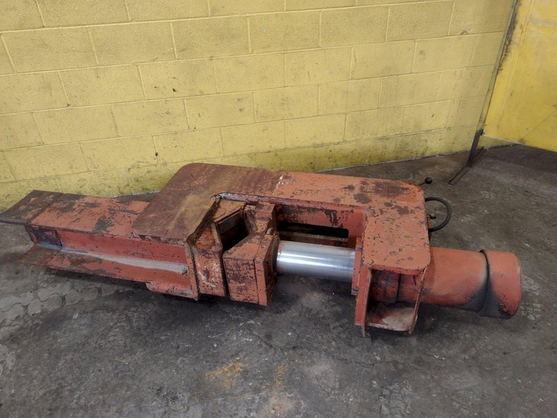 (2) HYDRAULIC PIPE VISES WITH HYDRAULIC POWER UNIT: STOCK 17506