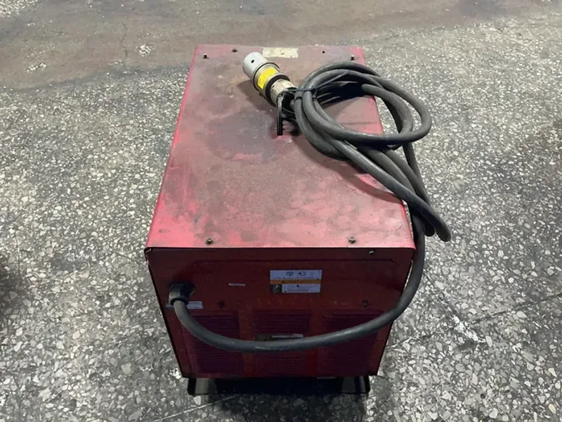 Lincoln Electric  455 Watts  Welder - Powerwave455m