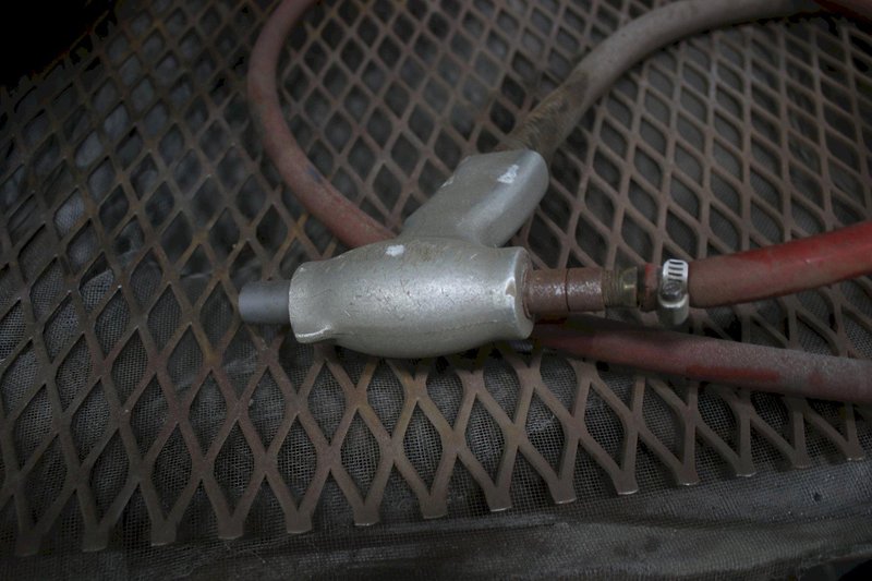 ETM PLASTICS INC PNEUMATIC SAND BLAST CABINET: STOCK #76495