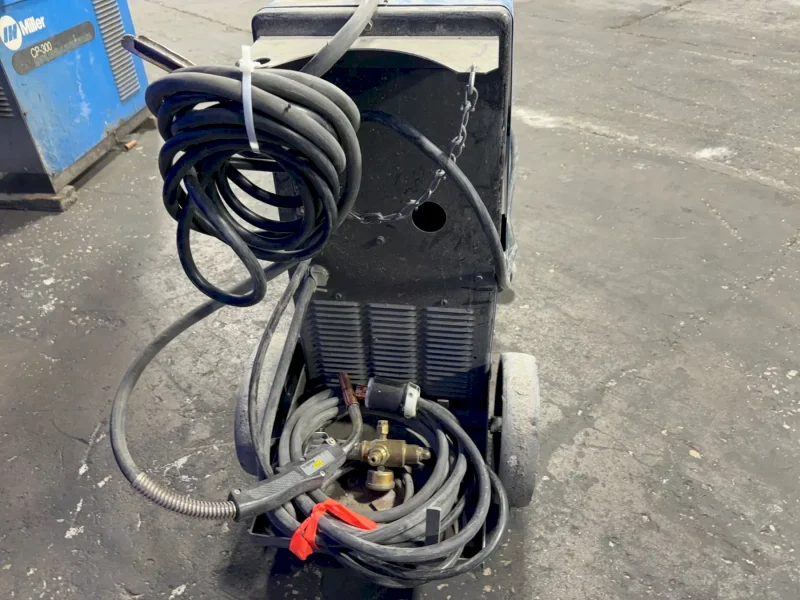MILLER 200 AMP WELDER   -  MILLERMATIC 250