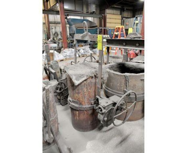 Modern geared tundish ladle 17" x 34"