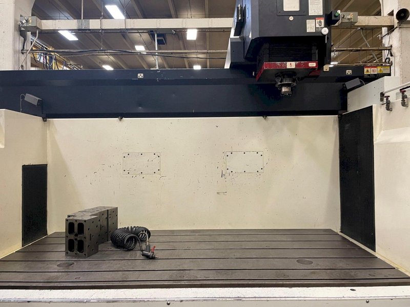 Makino EDNC 207 Used CNC Sinker EDM with EROWA Robot For Sale - 2008