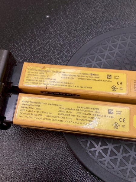 BANNER SLSCE30-1200Q8 + SLSCR30-1200Q8 SAFETY LIGHT CURTAIN USED
